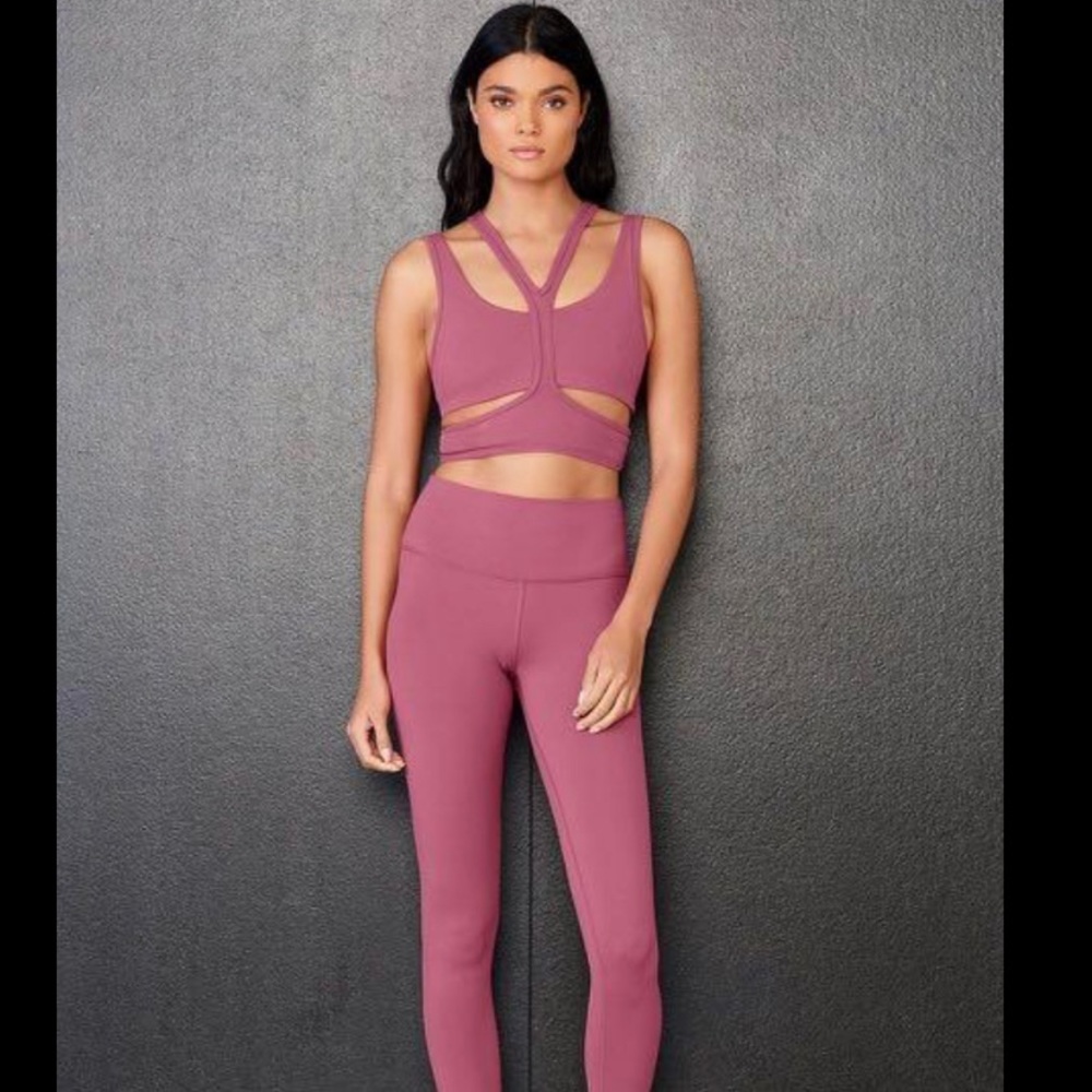 NWT Alo Yoga Trackie Bra size S in dragonfruit
